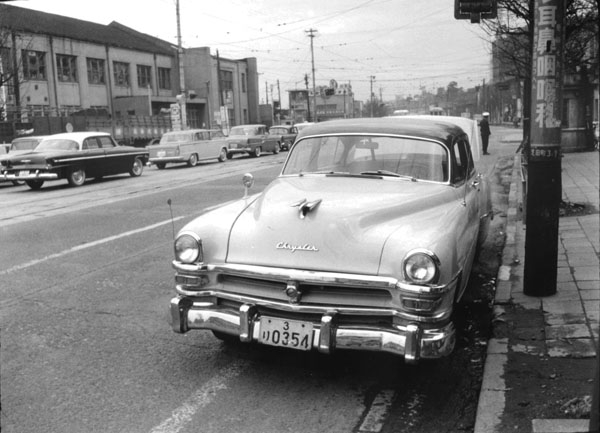 53-1a (091-06) 1953 Chrysler Windsor 4dr Sedan.jpg